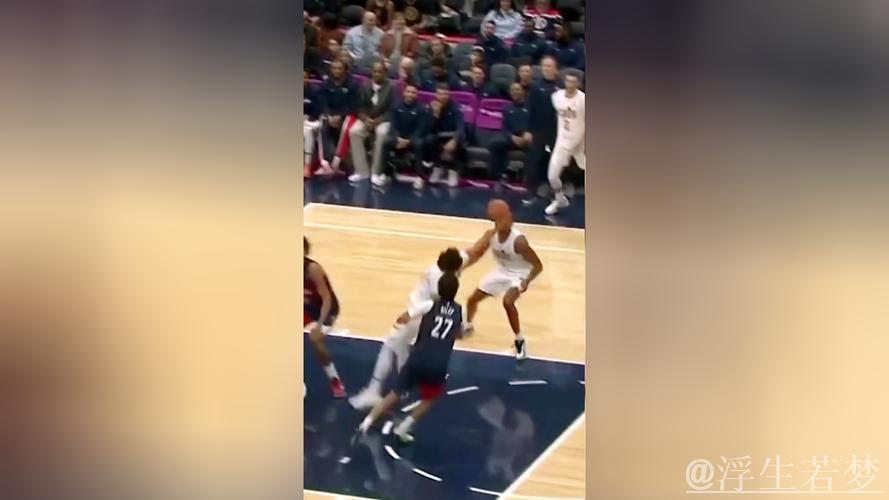 克尼普尔半场砍下17分,三分手感火热命中三记外线 克尼普尔半场砍下17分,三分手感火热命中三记外线